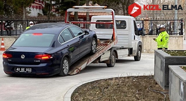 CHP'li Kırşehir Belediyesi'nden alacağını alamayan işçi makam aracını haczettirdi