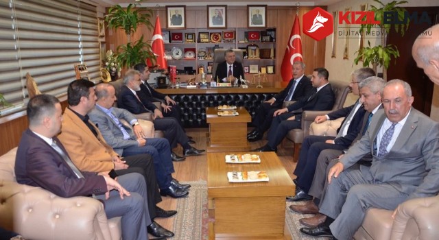 Milli Savunma Bakanı Hulusi Akar, MHP İl Başkanlığını ziyaret etti