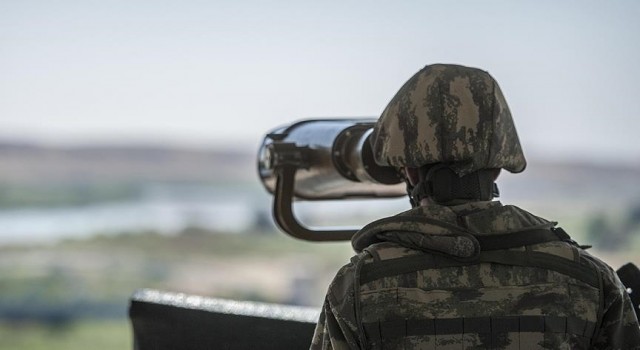 Türkiye'ye girmeye çalışan PYD/PKK'lı terörist Suriye sınırında yakalandı