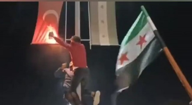 Türk bayrağına uzanan kirli eller deşifre oldu