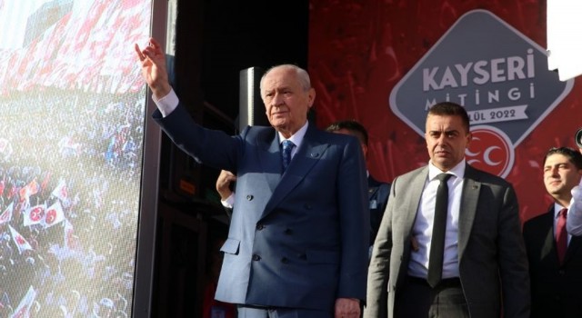 MHP Lideri Bahçeli: Bizi arayan anketlerde değil milyonların kalbinde arasın!