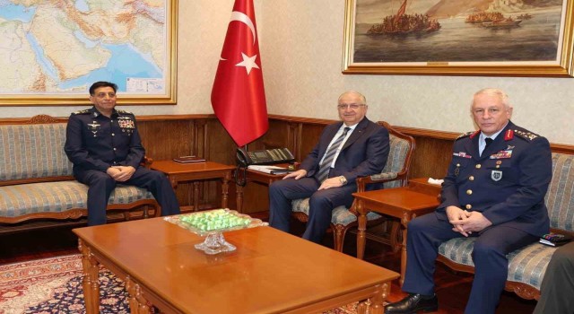 Bakan Güler, Pakistan Hava Kuvvetleri Komutanı Orgeneral Sidhu’yu kabul etti