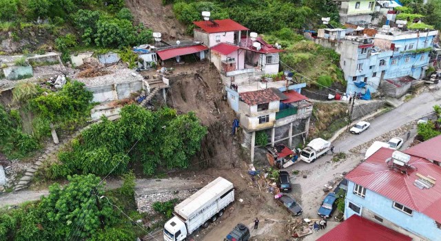 Hatay’da müstakil evin çöktüğü alan böyle görüntülendi
