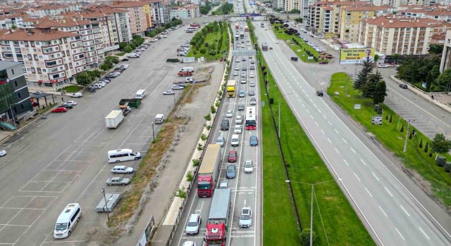 Karadeniz yolunda bayram yoğunluğu havadan görüntülendi