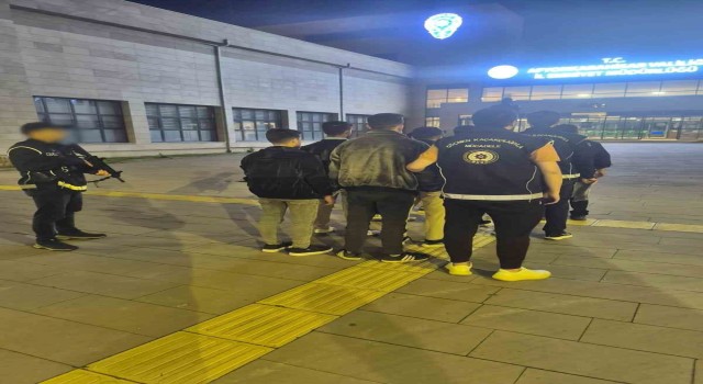 Afyonkarahisar’da göçmen kaçakçılığı operasyonunda 8 düzensiz göçmen yakalandı
