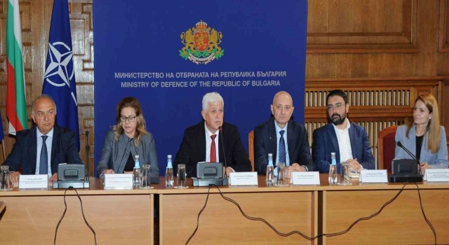 Bulgaristan Savunma Bakanı Stoyanov: ”Ukrayna ordusuna daha fazla silah sağlamayı öngörmüyoruz”