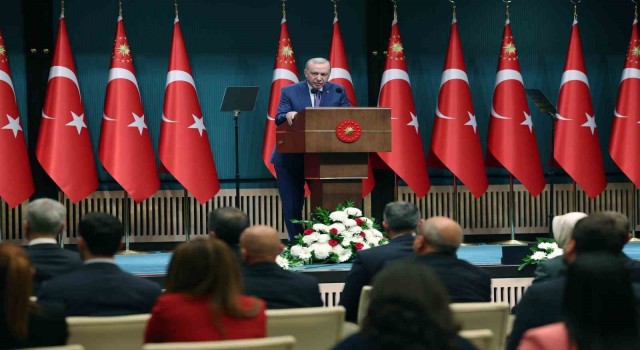 Cumhurbaşkanı Erdoğan: ”Ana muhalefet partisi içindeki tartışmaların hiçbiri bizi ilgilendirmiyor”