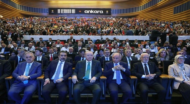 Cumhurbaşkanı Erdoğan: ”Siyasi rakiplerimiz koltuk kavgası verirken biz Türkiye’yi geleceğe hazırlamanın mücadelesini veriyoruz”