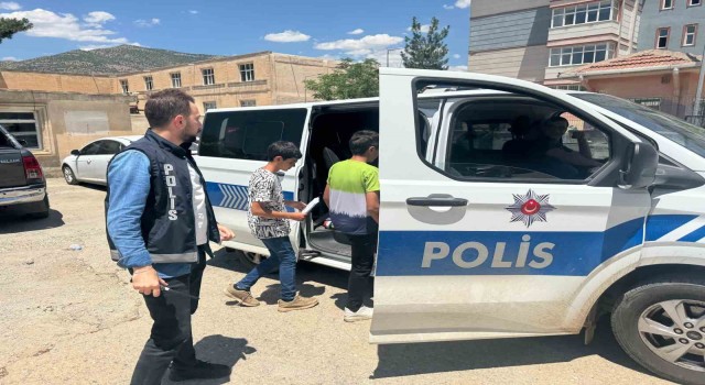 Sason’da LGS’ye yetişemeyen öğrencilerin imdadına polis yetişti