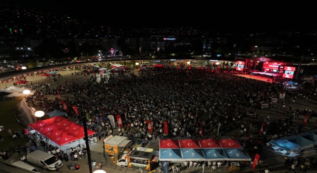 Kocaeli’de on binler Milli İrade Meydanı’nı doldudu