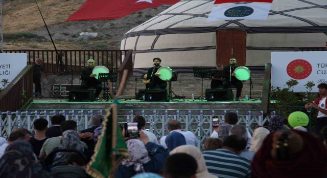 Ahlat’ta Mevlid Kandili’nde Grup Dergah ilahi konseri ilgi gördü