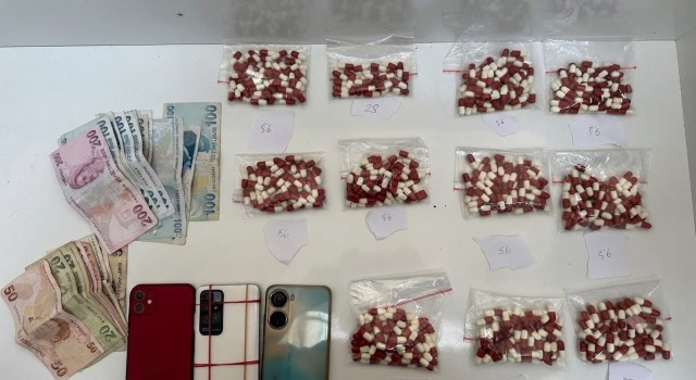 İzmir’de binlerce uyuşturucu ele geçirildi: 74 tutuklama