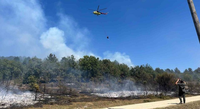Karabük’te orman yangınına helikopterle müdahale ediliyor