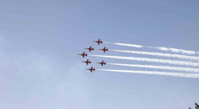 Türk Yıldızları, 30 Ağustos’ta Zafertepeçalköy semalarını renklendirdi