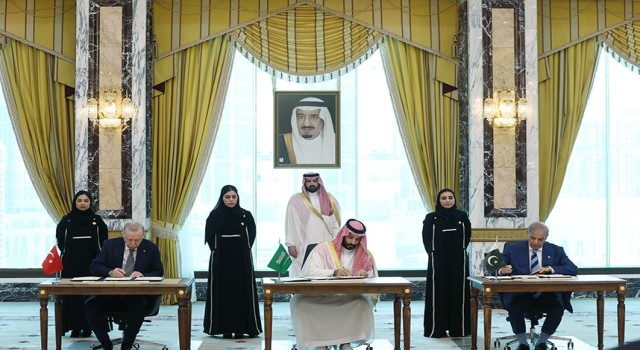 Türkiye, Suudi Arabistan ve Pakistan arasındaki tarihi savunma anlaşması dünya basınında