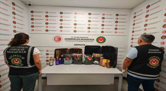 Antalya Havalimanı’nda uyuşturucu operasyonu: 18 kilo 921 gram likit metamfetamin ele geçirildi