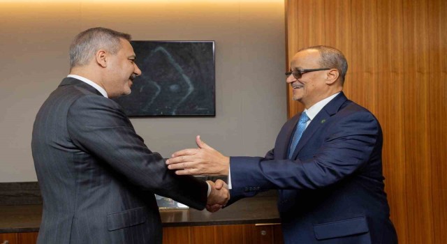 Bakan Fidan, İİT Genel Sekreteri Ahmed ile bir araya geldi
