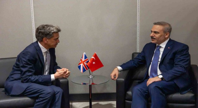 Bakan Fidan, İngiliz mevkidaşı Miliband ile görüştü