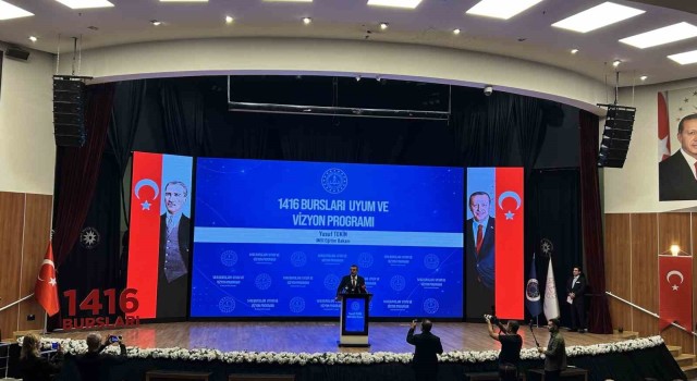 Yusuf Tekin’den bursiyerlere: Türkiye’yi iyi temsil edin