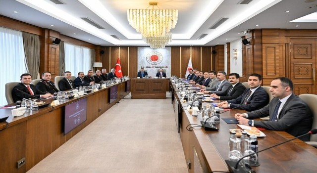 Bakan Gürlek, Bakan Çiftçi ile bir araya geldi
