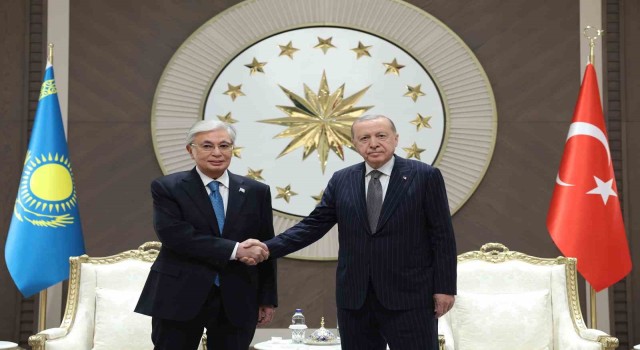 Cumhurbaşkanı Erdoğan, Kazakistan Cumhurbaşkanı Tokayev’i törenle karşıladı
