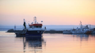 Karadeniz'de Avlanan Balıkçılar Karaya Dönmek Zorunda Kaldı.