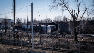 Rusya’nın Lviv kentinde füzelerle vurduğu yakıt deposundaki yangın söndürüldü