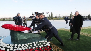 Cumhurbaşkanı Erdoğan, Özbekistan’daki Bağımsızlık Anıtı’na çelenk sundu