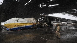 Rusya’nın vurduğu Ukrayna’daki Antonov An225’in enkazı görüntüledi