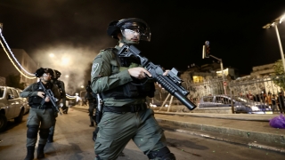 İsrail polisi, işgal altındaki Doğu Kudüs’te toplanan Filistinlilere müdahale etti