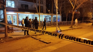 Diyarbakır’da kahvehaneye düzenlenen silahlı saldırıda 1’i ağır 3 kişi yaralandı