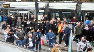 İstanbul’da toplu ulaşımda yoğunluk yaşanıyor