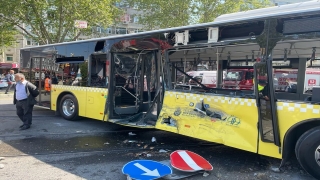 Fatih’te tramvay ile İETT otobüsü çarpıştı