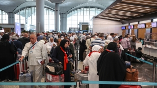 İstanbul Havalimanı’ndan ilk hac kafilesi dualarla uğurlandı