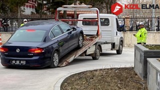 CHP'li Kırşehir Belediyesi'nden alacağını alamayan işçi makam aracını haczettirdi