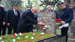 Alparslan Türkeş'in kabrini ziyaret eden MHP Lideri Bahçeli'den 14 Mayıs mesajı