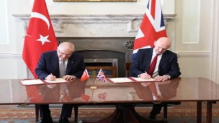 Türkiye ile İngiltere arasında Eurofighter'lar için imzalar atıldı