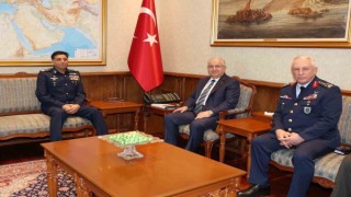 Bakan Güler, Pakistan Hava Kuvvetleri Komutanı Orgeneral Sidhu’yu kabul etti
