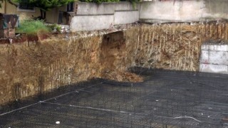 Sancaktepe’de inşaat alnında toprak kayması