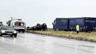 Tosya’da otomobil takla attı: 2 yaralı