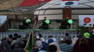 Ahlat’ta Mevlid Kandili’nde Grup Dergah ilahi konseri ilgi gördü