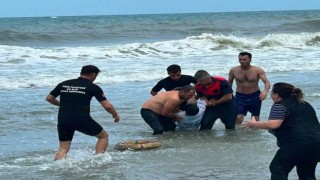 Ordu’da yasağa rağmen denize giren 2 kardeş boğulma tehlikesi geçirdi