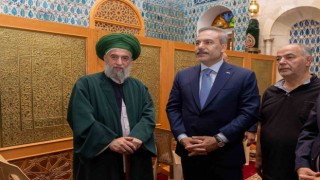 Dışişleri Bakanı Fidan, Selahaddin Eyyubi Türbesi ve Türk Hava Şehitliği’ni ziyaret etti