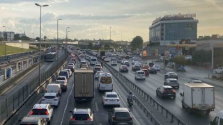 İstanbul’da trafik yoğunluğu bezdirdi