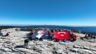 Kazdağları’nın zirvesinde bayrak yürüyüşü