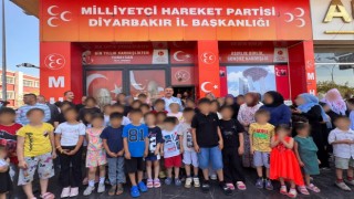 MHP’den Diyarbakır’daki yüzlerce öğrenciye kırtasiye ve ayakkabı desteği