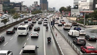 İstanbul’da yağmur trafiği kilitledi: Yoğunluk yüzde 89’a ulaştı