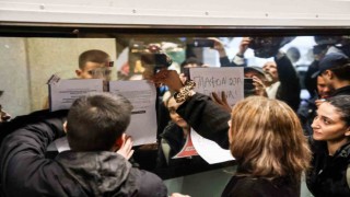 Yunanistan’da öğrenciler eğitime ayrılan ödenek yetersizliğini protesto için sokağa indi